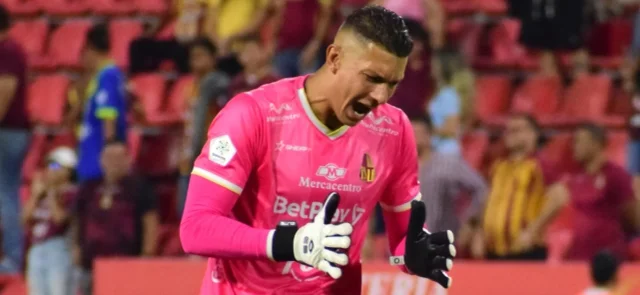 Neto Volpi - Arquero de Tolima - VizzorImage