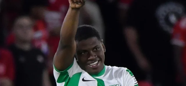 Óscar Perea en Nacional - VizzorImage