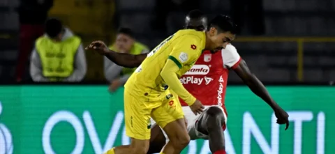 Sambueza vs. Mosquera en Bucaramanga vs. Santa Fe - VizzorImage