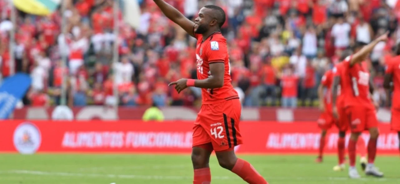 Contundente victoria de América sobre Envigado -VizzorImage / Nelson Rios