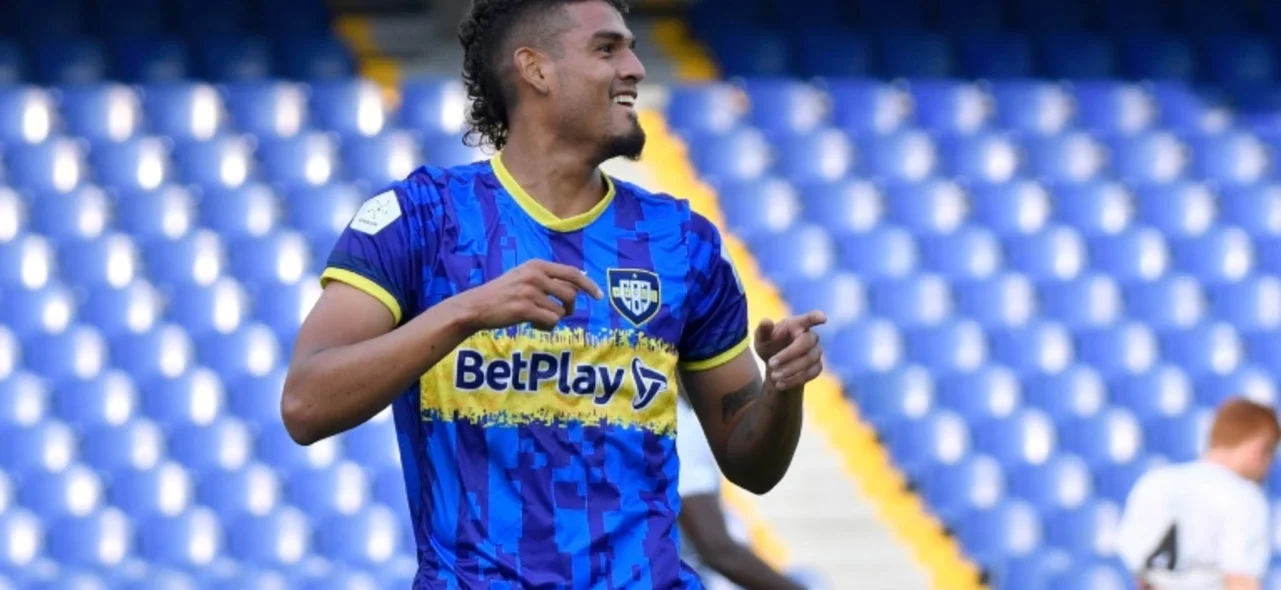 Victoria para Boca Juniors sobre Bogotá - VizzorImage / Gabriel Aponte