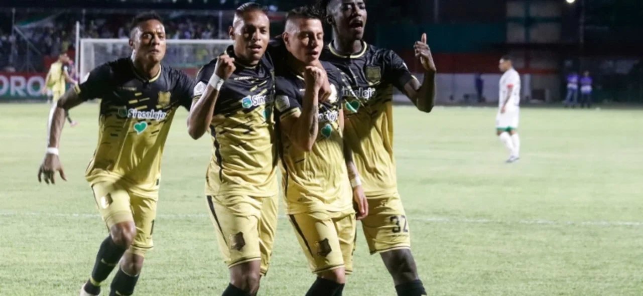 Triunfo de Águilas Doradas derrotó a Patriotas - VizzorImage / Santiago Pérez