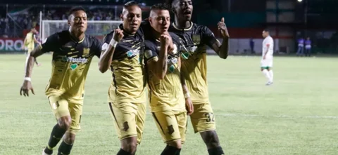 Triunfo de Águilas Doradas derrotó a Patriotas - VizzorImage / Santiago Pérez