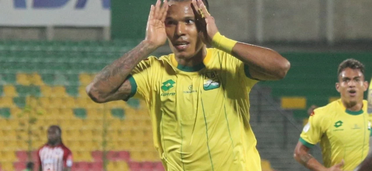 Andrés Ponce - Delantero de Bucaramanga - VizzorImage