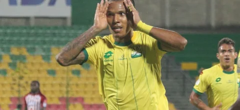 Andrés Ponce - Delantero de Bucaramanga - VizzorImage