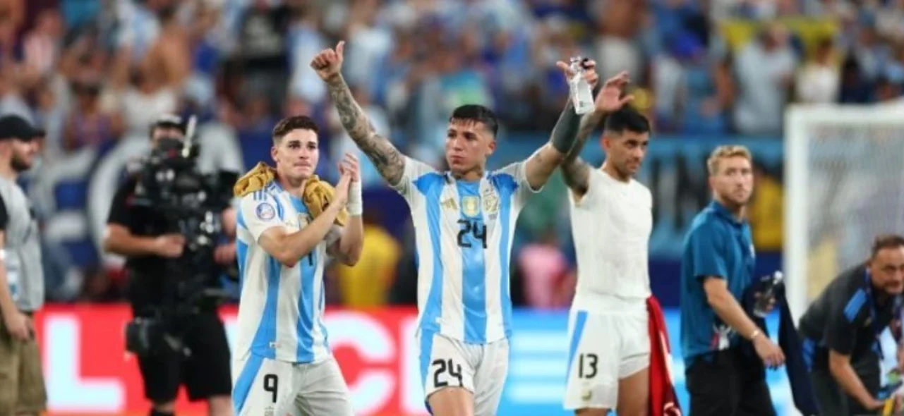 Argentina, en el ojo del huracán por cánticos ofensivos / AFP