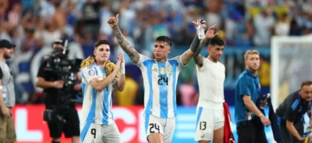 Argentina, en el ojo del huracán por cánticos ofensivos / AFP