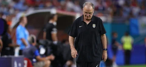 Marcelo Bielsa, el cuarto técnico sancionado en la Copa América / AFP