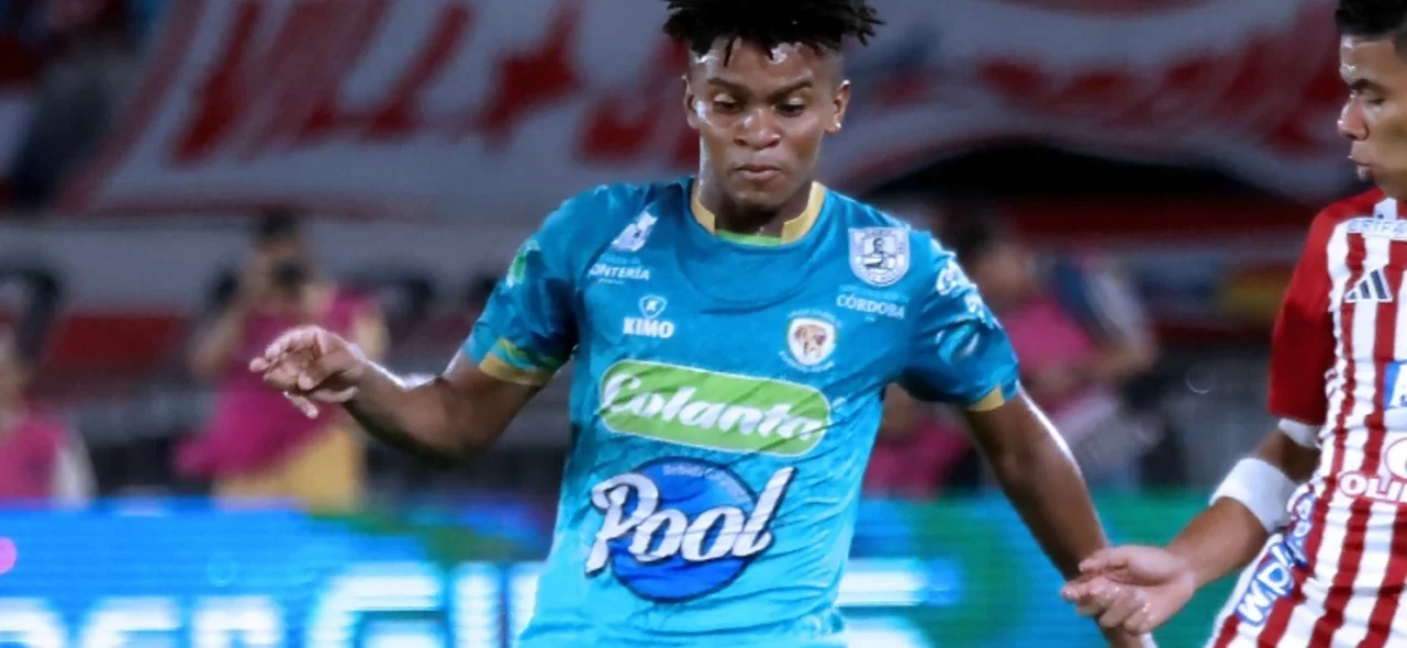 Darwin Andrade - Defensa de Jaguares - VizzorImage