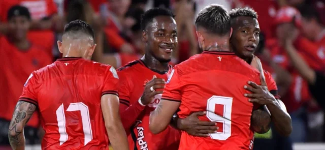 Esneyder Mena sale de América de Cali - VizzorImage