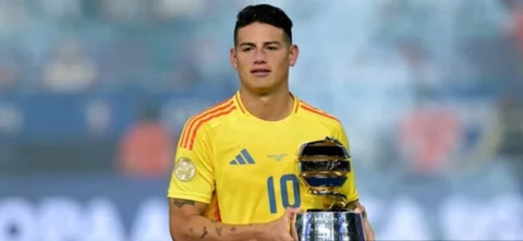 James Rodríguez presumió sus trofeos de la Copa América / AFP