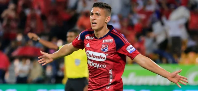 Miguel Monsalve - Mediocampista de Medellín - VizzorImage