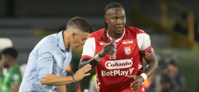 Pablo Peirano y Hugo Rodallega en Santa Fe - VizzorImage