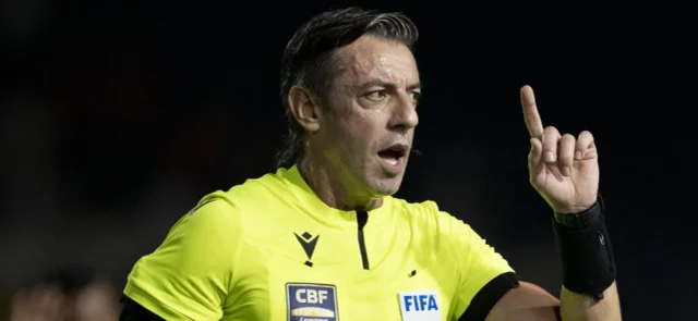 El árbitro brasileño, Raphael Claus - AFP