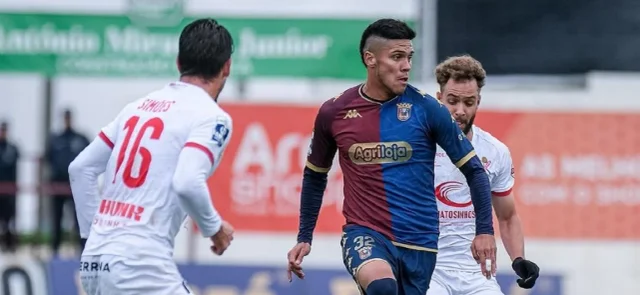 Sebastián Guzmán - Volante de Torreense de Portugal - Instagram: @ _sebasguzman10