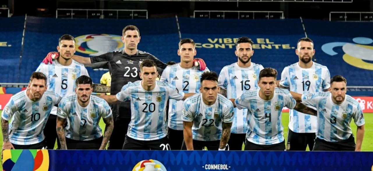 La selección argentina fue sancionada por la FIFA / AFP