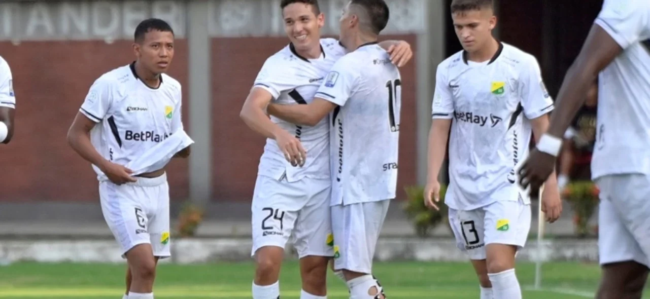 Victoria para Atlético Huila - VizzorImage / Juan Pablo Bayona