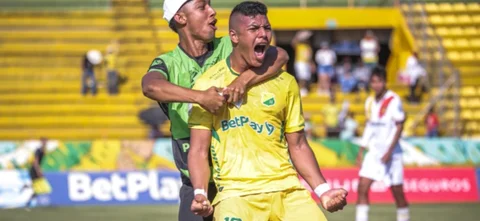 Victoria de Huila sobre Bogotá - VizzorImage / Sergio Reyes