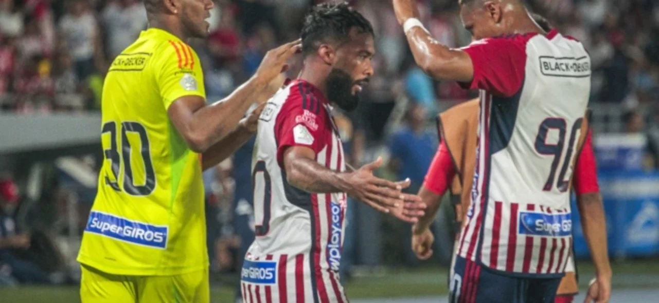 Junior venció a Fortaleza / vizzorimage