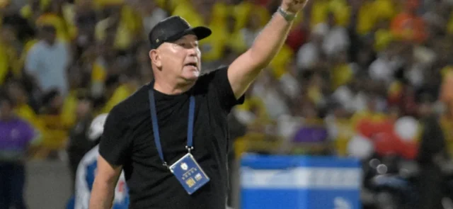 Alberto Suárez - Técnico de Real Cartagena - VizzorImage