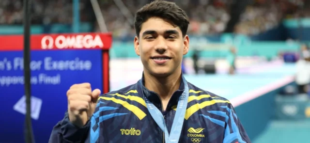 Ángel Barajas recibiendo su medalla olímpica / COC