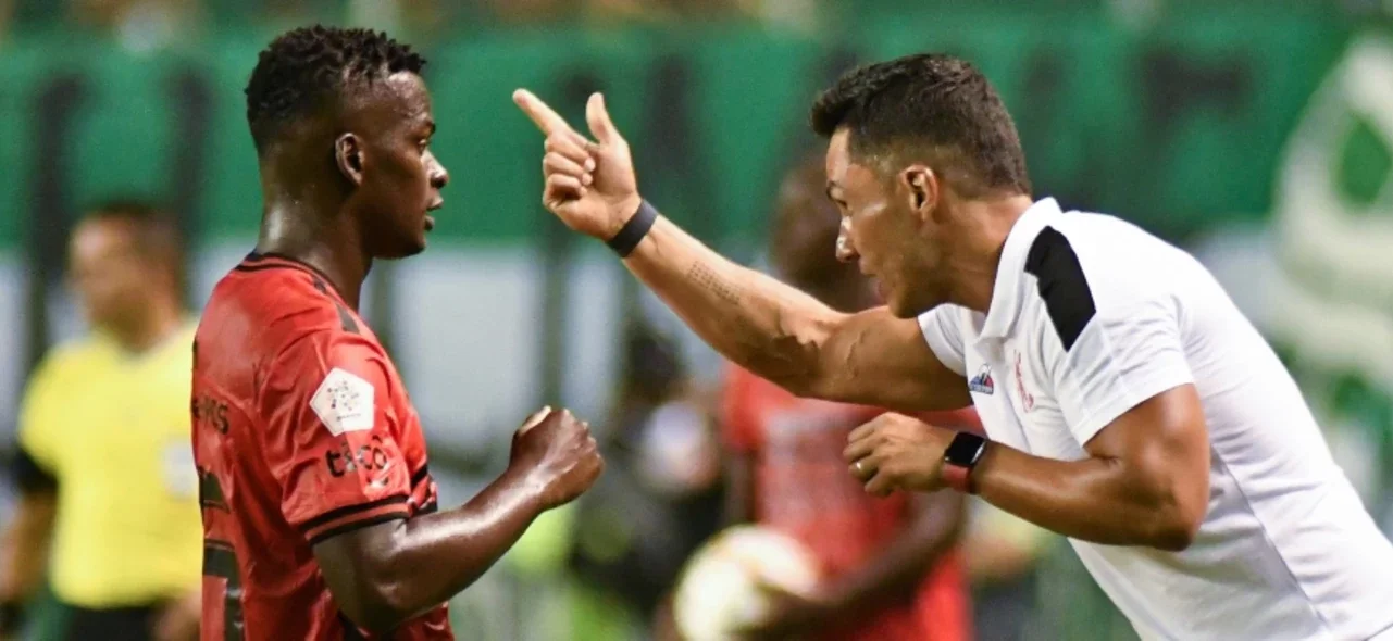 Darwin Quintero dialoga con Lucas González en América - VizzorImage