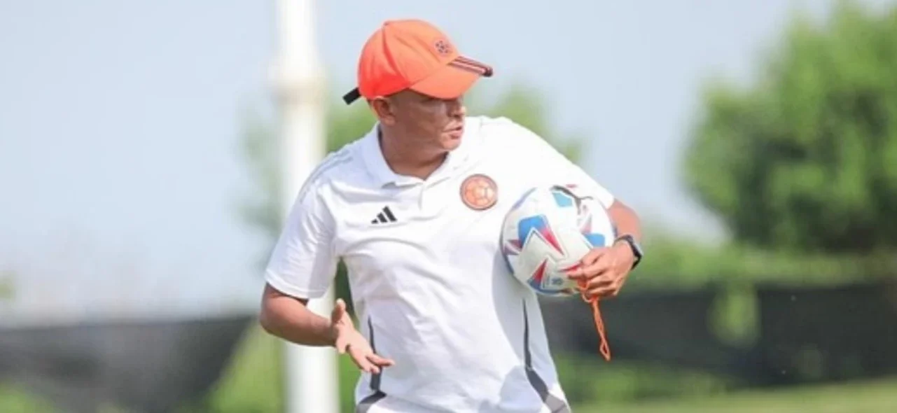 Colombia se prepara de cara al Sudamericano Sub20 Arequipa 2025 - Instagram: @dtcesar_torres César Torres, entrenador de selección Colombia Sub20 - Instagram: @dtcesar_torres
