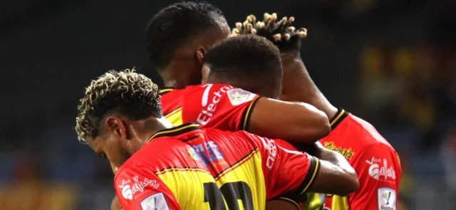 Jugadores de Deportivo Pereira tras anotar un gol / VizzorImage / Pablo Bohórquez