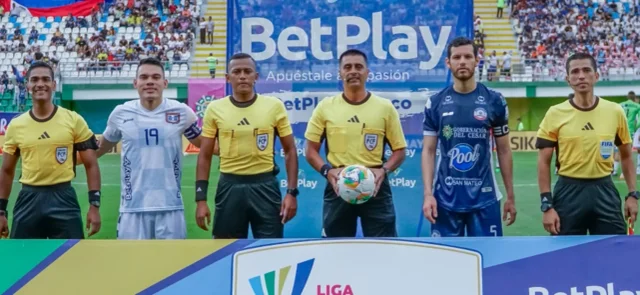 Ferney Trujillo dirigió el Alianza vs. Boyacá Chicó - VizzorImage