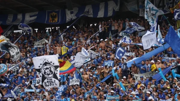 Javier Acosta recibió emotivo banderazo de hinchas de Millonarios Javier Acosta recibió emotivo banderazo de hinchas de Millonarios