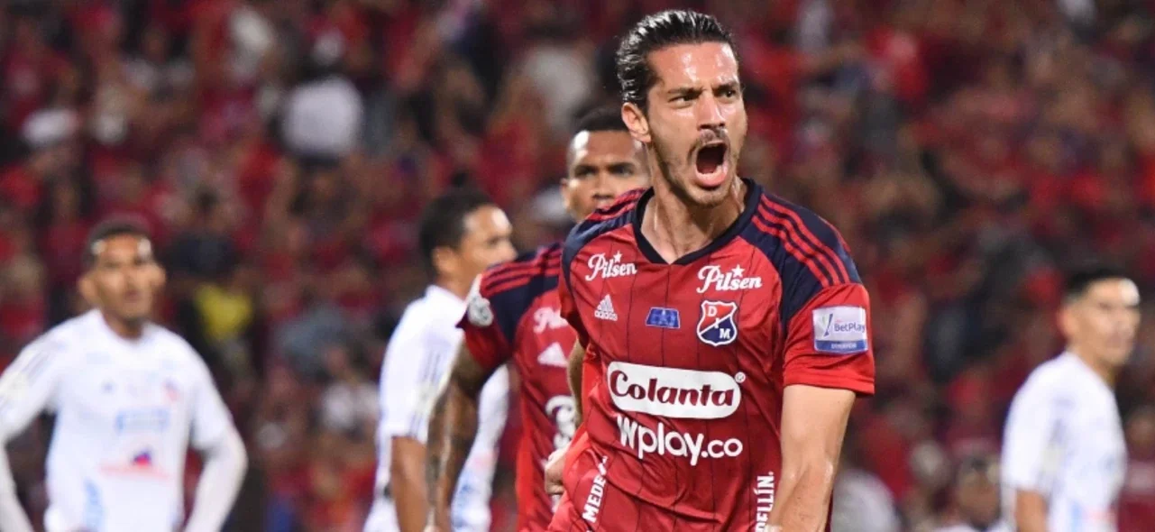 Joaquín Varela disputando un juego con DIM en 2023/ VizzorImage / Luis Benavides