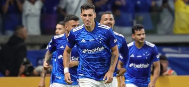 Juan Dinenno con Cruzeiro de Brasil - AFP