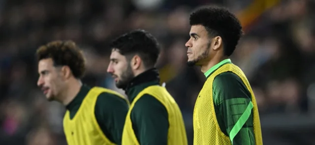 Curtis Jones, Dominik Szoboszlai y Luis Díaz en Liverpool - AFP