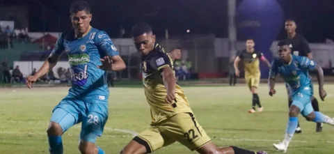 Águilas Doradas derrotó a Jaguares / VizzorImage / Santiago Perez