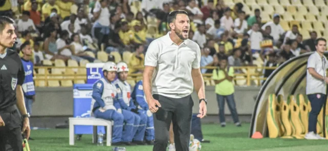 Sebastián Viera en su primer partido como entrenador / Foto: X Real Cartagena Oficial