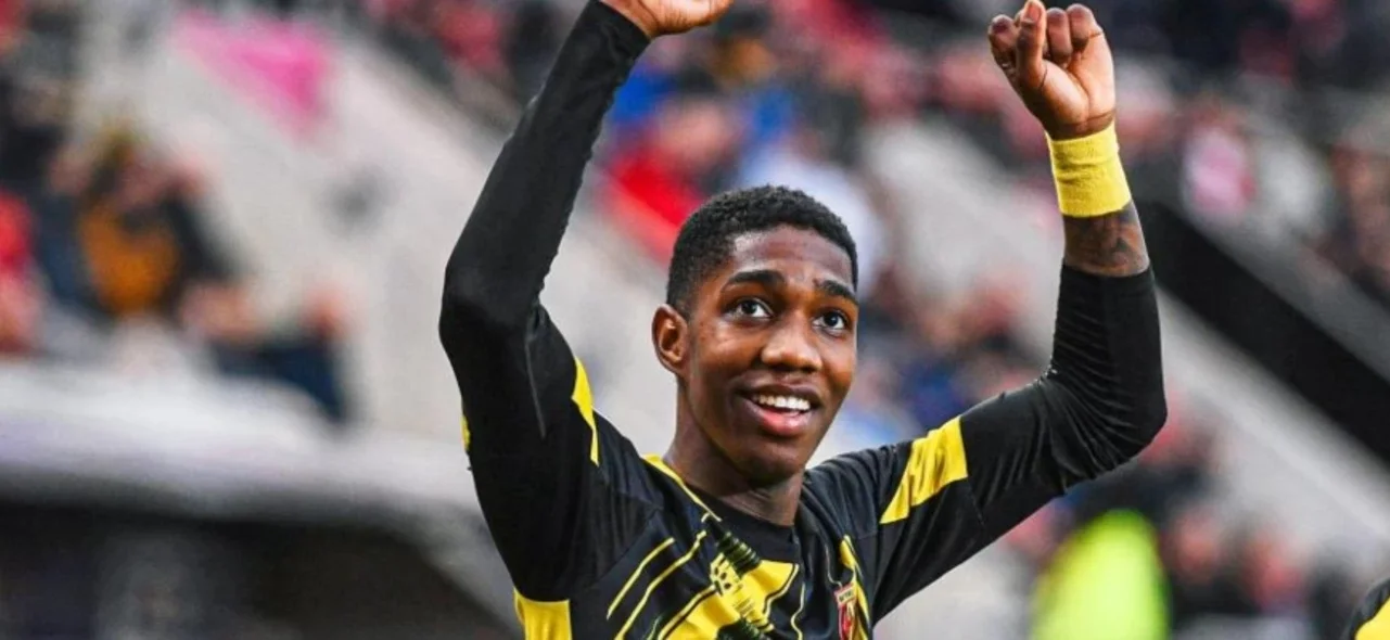 Yaser Asprilla podría seguir su futuro en la Premier League / AFP