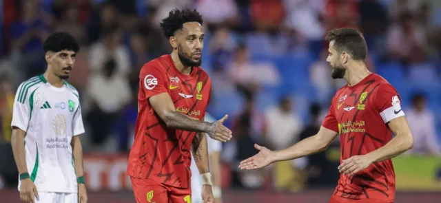 Aubameyang celebra el gol de Al-Qadisiya con Nacho Fernández - X: @Alqadsiah