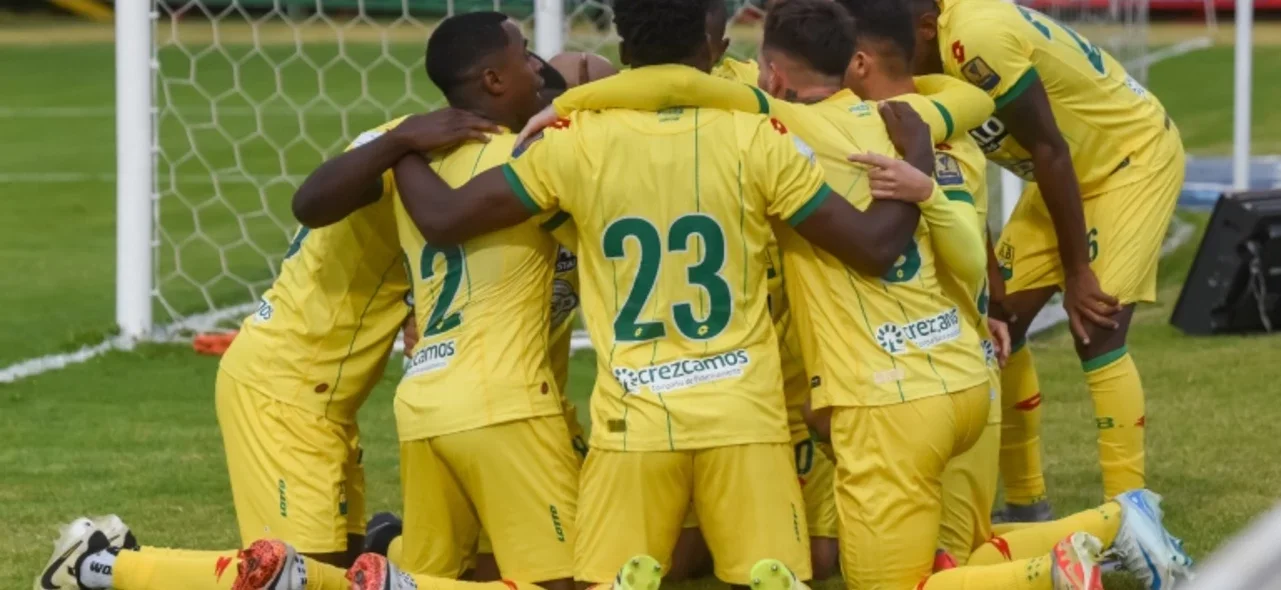 Victoria para Bucaramanga sobre Nacional - VizzorImage / Edward Leguizamon