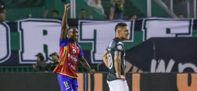 Deportivo Cali Peligra en la tabla del descenso /VizzorImage / Samir Rojas