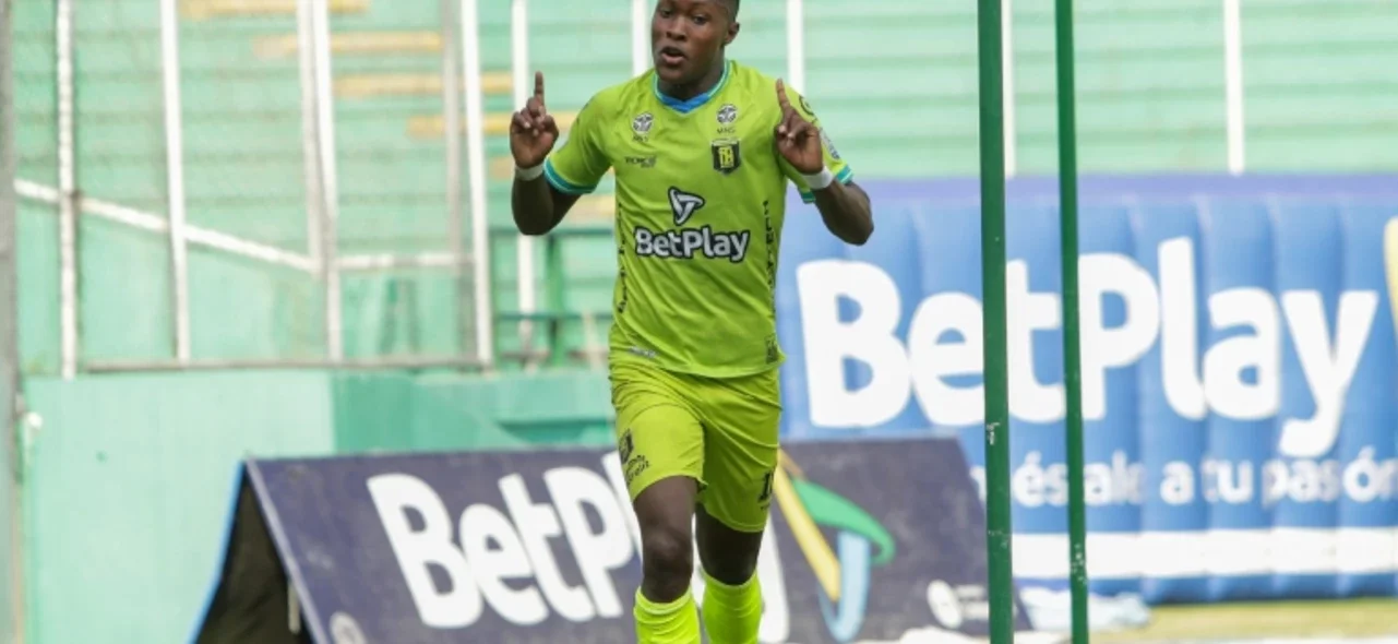 Triunfo como visitante para Internacional sobre Boca Juniors - VizzorImage / Samir Rojas