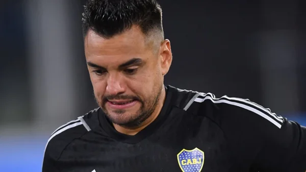 ¡Escándalo! El arquero de Boca se enfrentó a sus aficionados