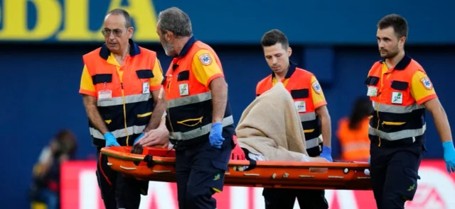 Marc-André Ter Stegen salió lesionado del partido ante Villarreal. / AFP.