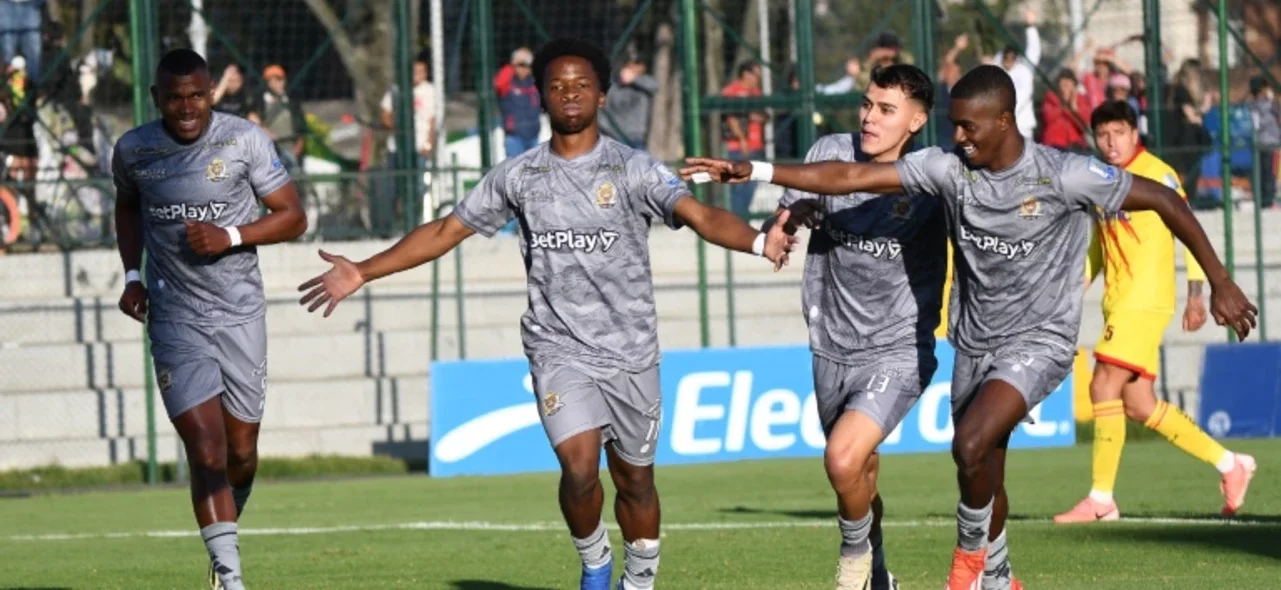 Victoria de Tigres sobre Bogotá - VizzorImage / Felipe Caicedo