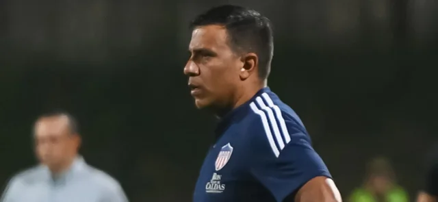 César Farías, entrenador de Junior de Barranquilla - VizzorImage