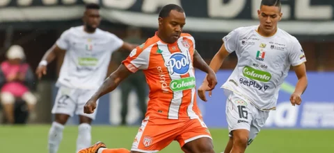 Dorlan Pabón regresó a Envigado tras 14 años / VizzorImage / Jaime Jaramillo