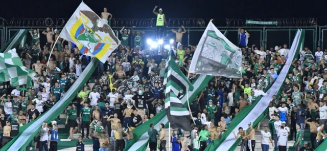 Hinchada de Deportivo Cali - VizzorImage