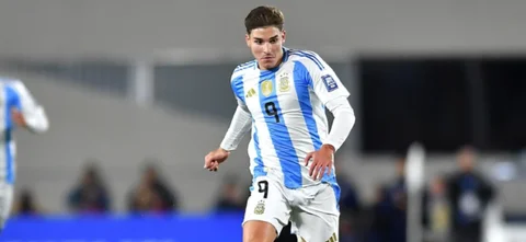 Julián Álvarez fue uno de los anotadores de Argentina / AFP