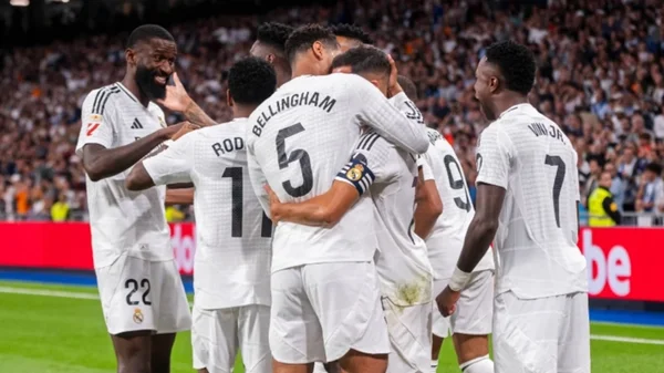 ¡Vaya regalos! Jugadores de Real Madrid posan con carros de BMW ¡Vaya regalos! Jugadores de Real Madrid posan con carros de BMW