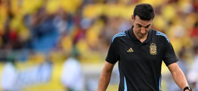 Lionel Scaloni se quejó del calor de Barranquilla / AFP