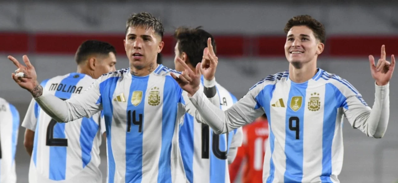 El duelo entre la selección de Argentina y Venezuela estaría en riesgo de reprogramarse / AFP